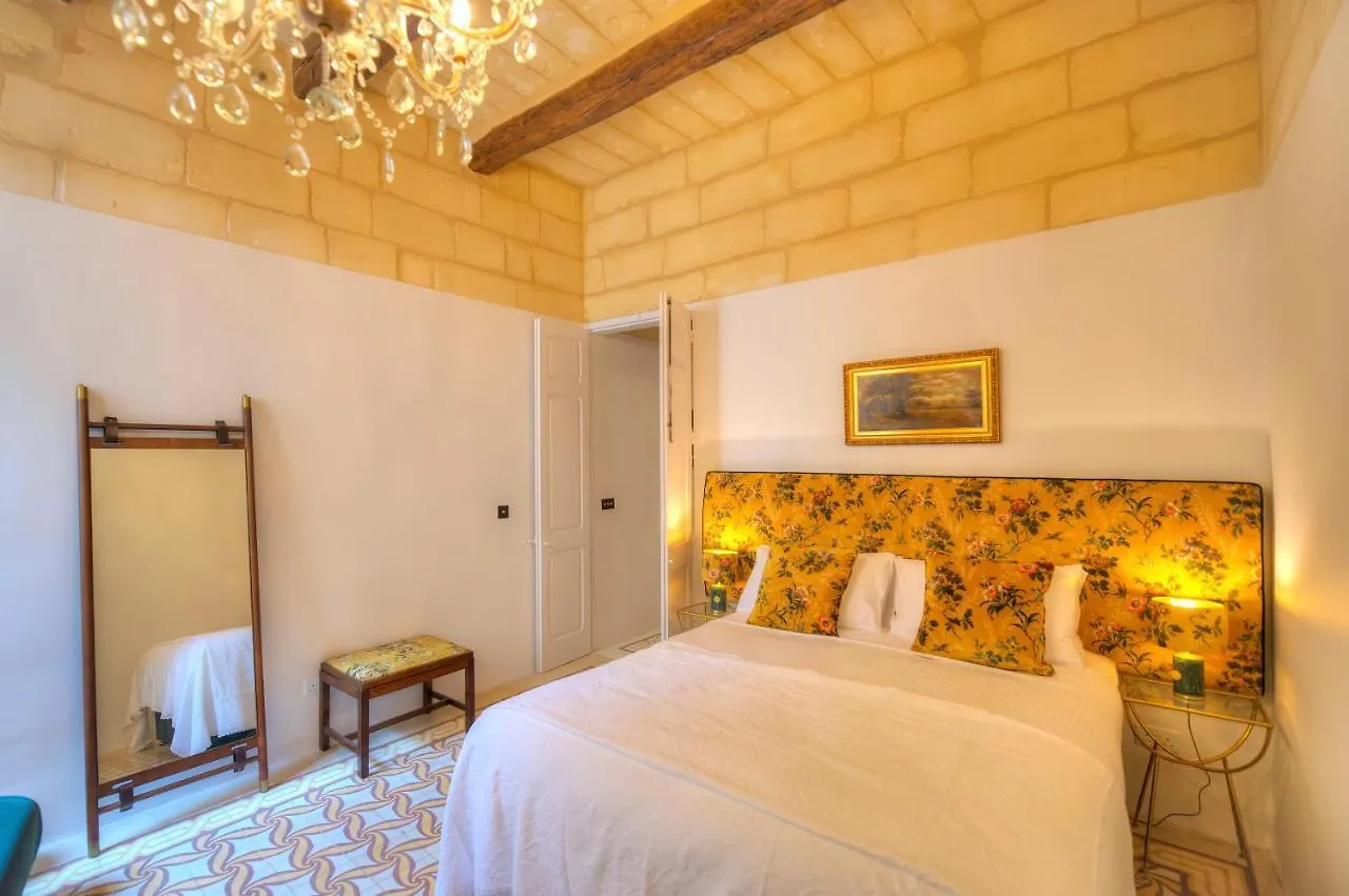 Traditional & Chic 2 Bedrooms In Valletta Imcd1-1