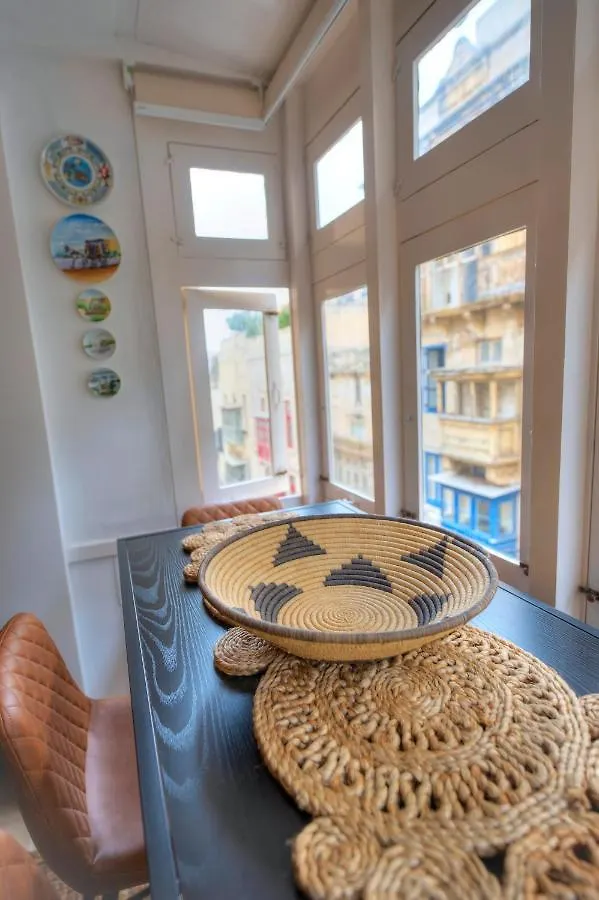 Traditional & Chic 2 Bedrooms In Valletta Imcd1-1