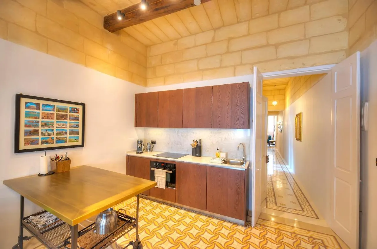 Traditional & Chic 2 Bedrooms In Valletta Imcd1-1 Malta