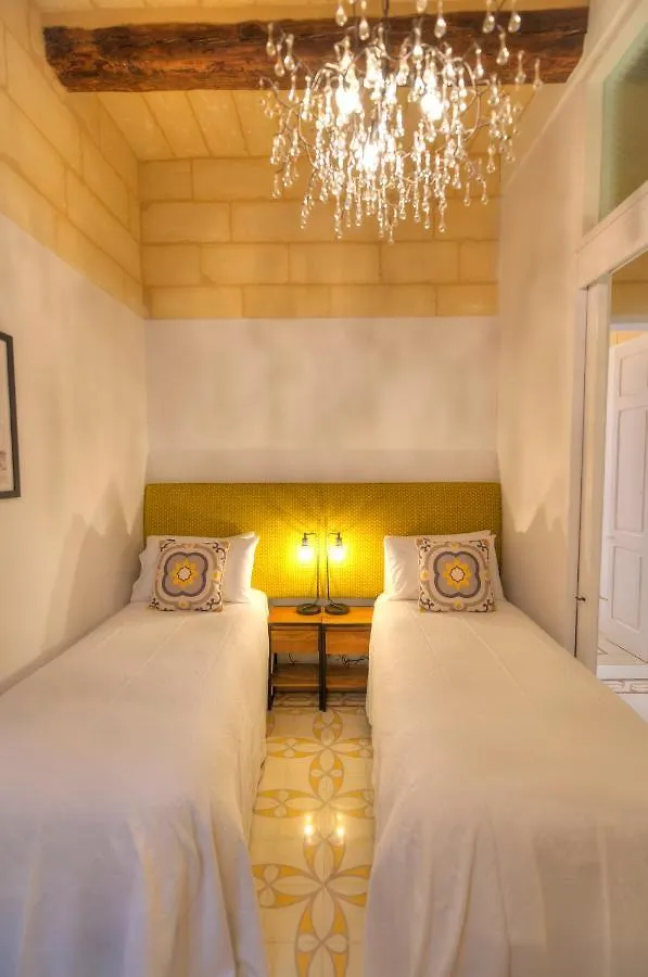 Traditional & Chic 2 Bedrooms In Valletta Imcd1-1