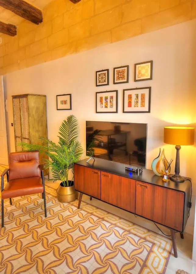 Traditional & Chic 2 Bedrooms In Valletta Imcd1-1 0*,