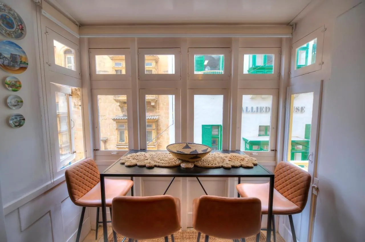 Traditional & Chic 2 Bedrooms In Valletta Imcd1-1